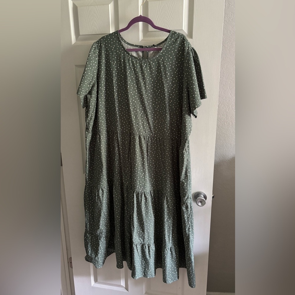 Tradlands Chalet Tiered Juniper Print Dress NWT Green and White Pattern